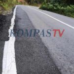 Peningkatan Jalan Sayan–Kota Baru Kabupaten Melawi Terkesan Asal Jadi InShot_20251109_184431291